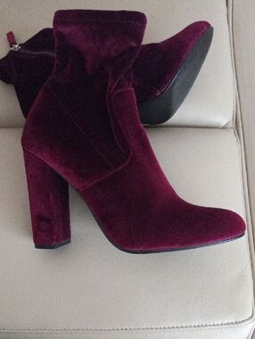 Steve Madden Women's Velvet Ankle Boots in Deep Burgundy Size 7M